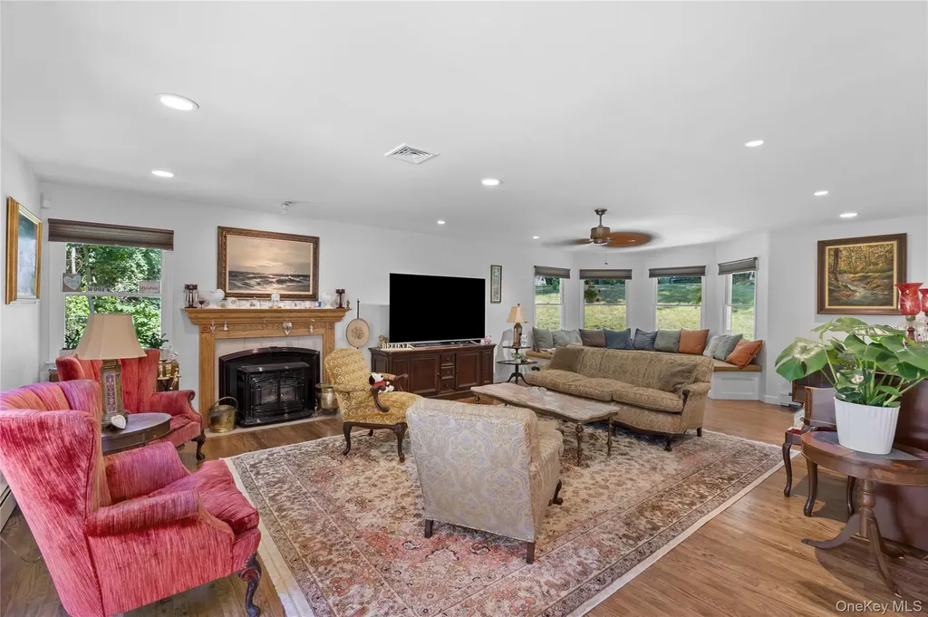 10 Randall Road Wading River NY 11792