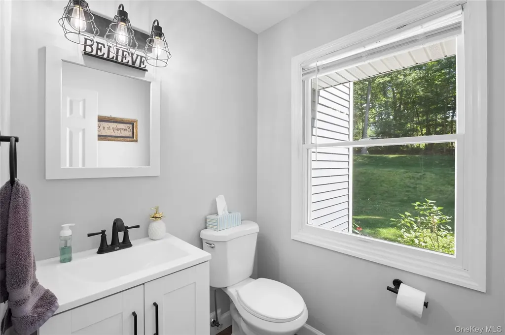10 Randall Road Wading River NY 11792