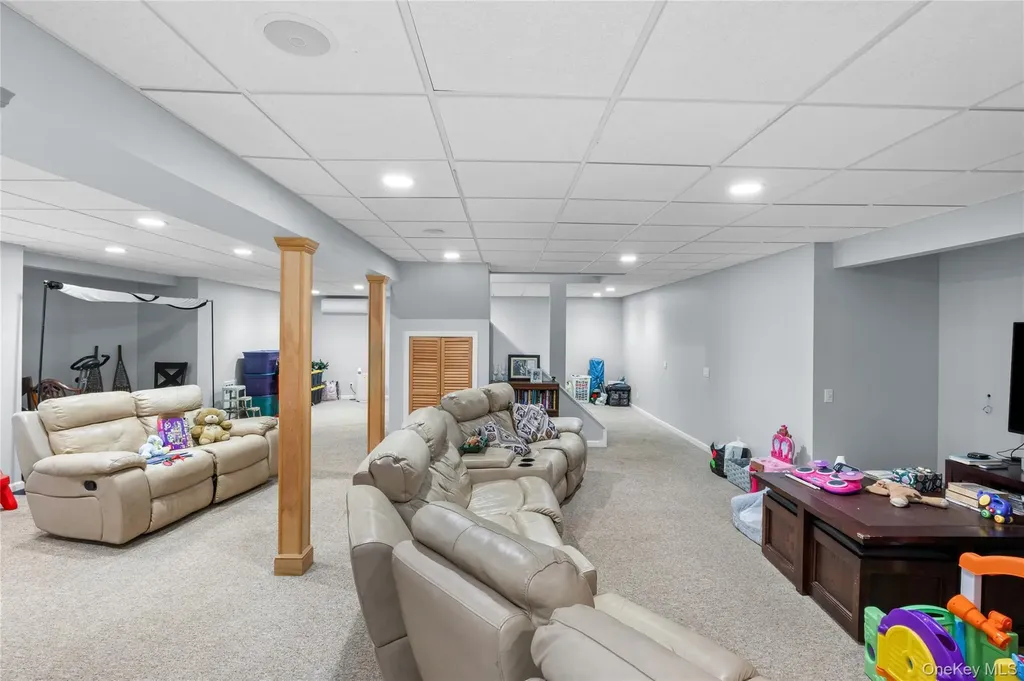 10 Randall Road Wading River NY 11792
