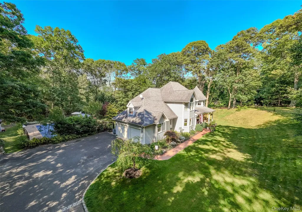 10 Randall Road Wading River NY 11792