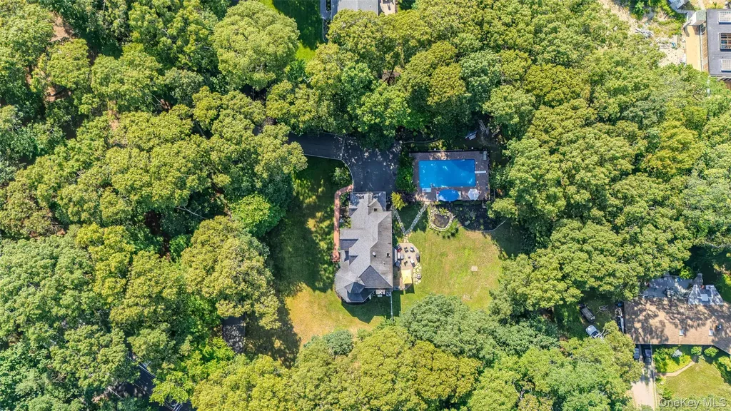 10 Randall Road Wading River NY 11792