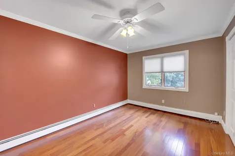 120 Greenway W New Hyde Park NY 11040