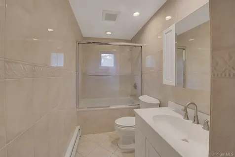 120 Greenway W New Hyde Park NY 11040