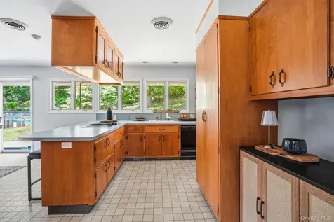 21 Vail Road Poughkeepsie NY 12603