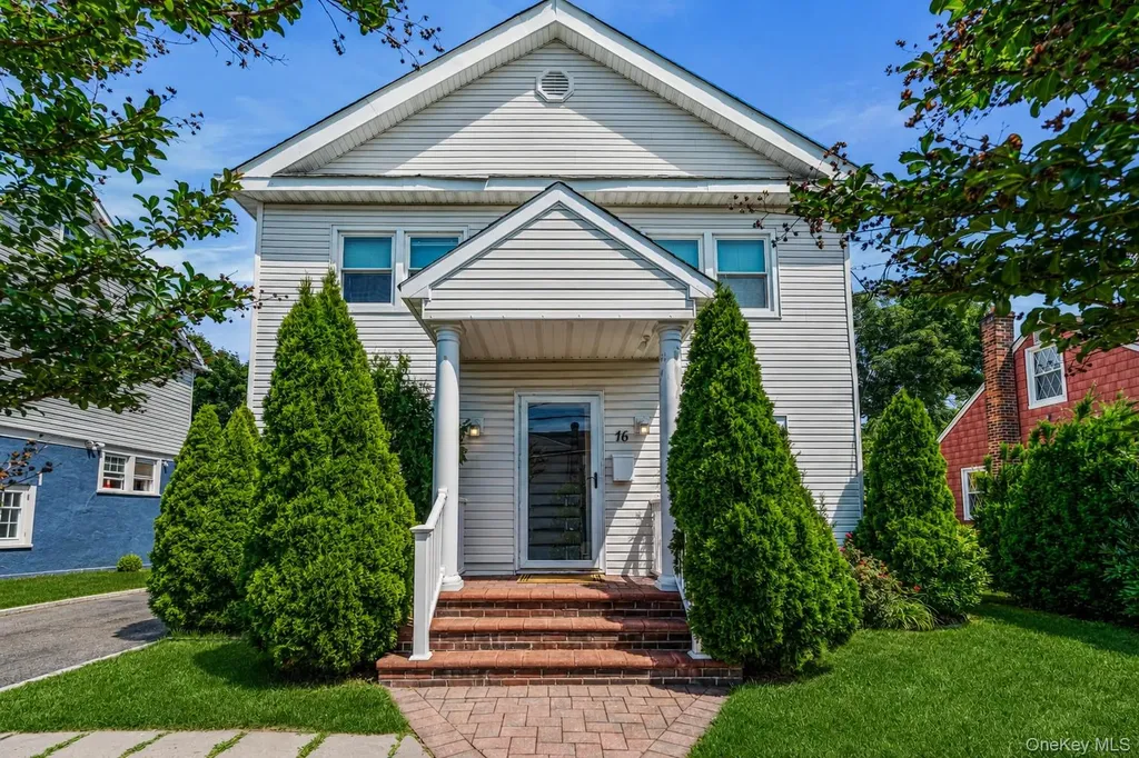 16 North Street Glen Cove NY 11542