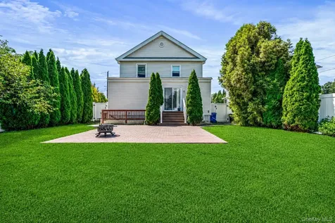 16 North Street Glen Cove NY 11542