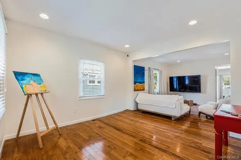16 North Street Glen Cove NY 11542