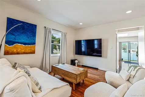 16 North Street Glen Cove NY 11542