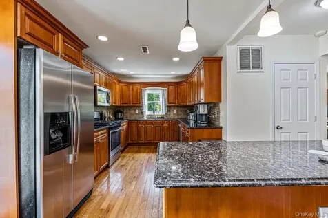 16 North Street Glen Cove NY 11542