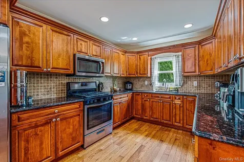 16 North Street Glen Cove NY 11542