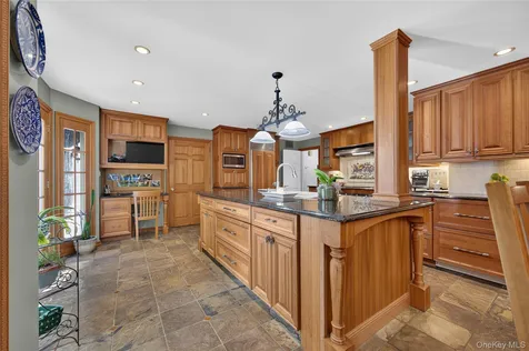 2108 Edge Road Muttontown NY 11791