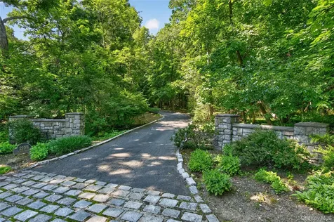 2108 Edge Road Muttontown NY 11791