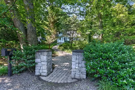 2108 Edge Road Muttontown NY 11791