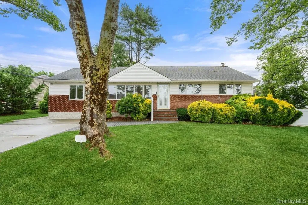 26 Sheridan Street Old Bethpage NY 11804