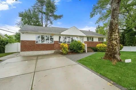 26 Sheridan Street Old Bethpage NY 11804