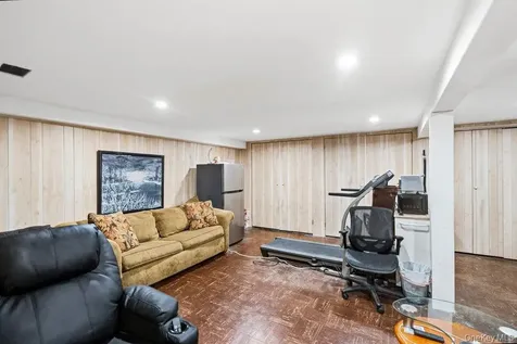 26 Sheridan Street Old Bethpage NY 11804