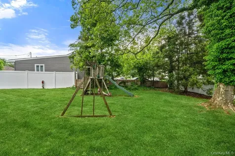 26 Sheridan Street Old Bethpage NY 11804