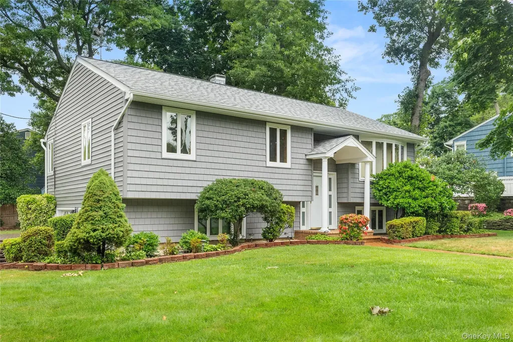 142 Mohican Avenue Ronkonkoma NY 11779