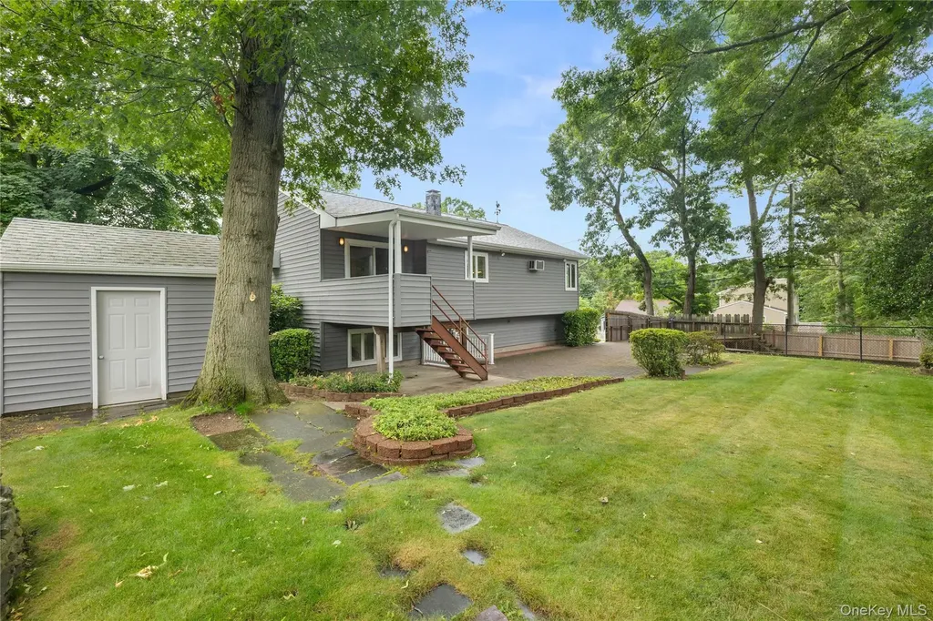 142 Mohican Avenue Ronkonkoma NY 11779
