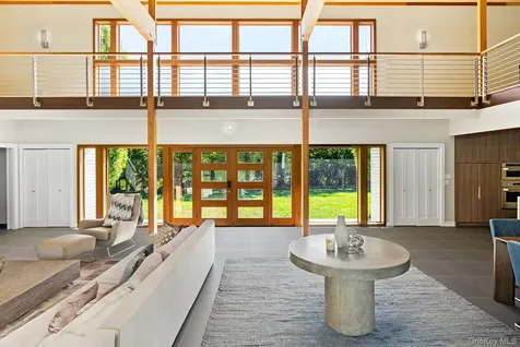 104 Osprey Way Water Mill NY 11976