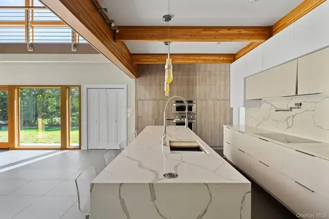 104 Osprey Way Water Mill NY 11976