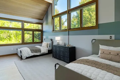 104 Osprey Way Water Mill NY 11976