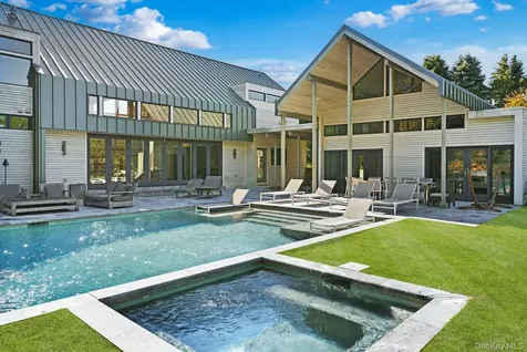 104 Osprey Way Water Mill NY 11976