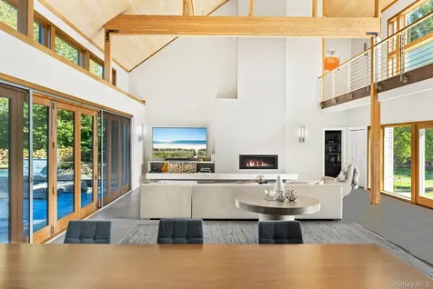 104 Osprey Way Water Mill NY 11976