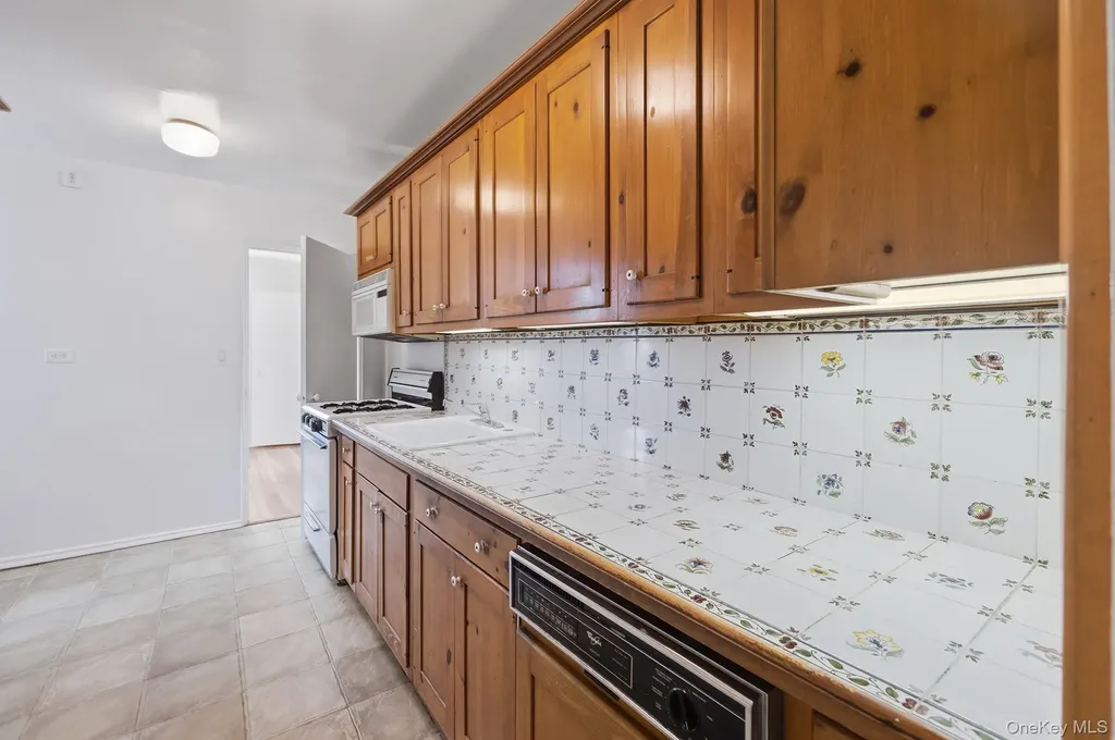 2465 Palisade Avenue Bronx NY 10463
