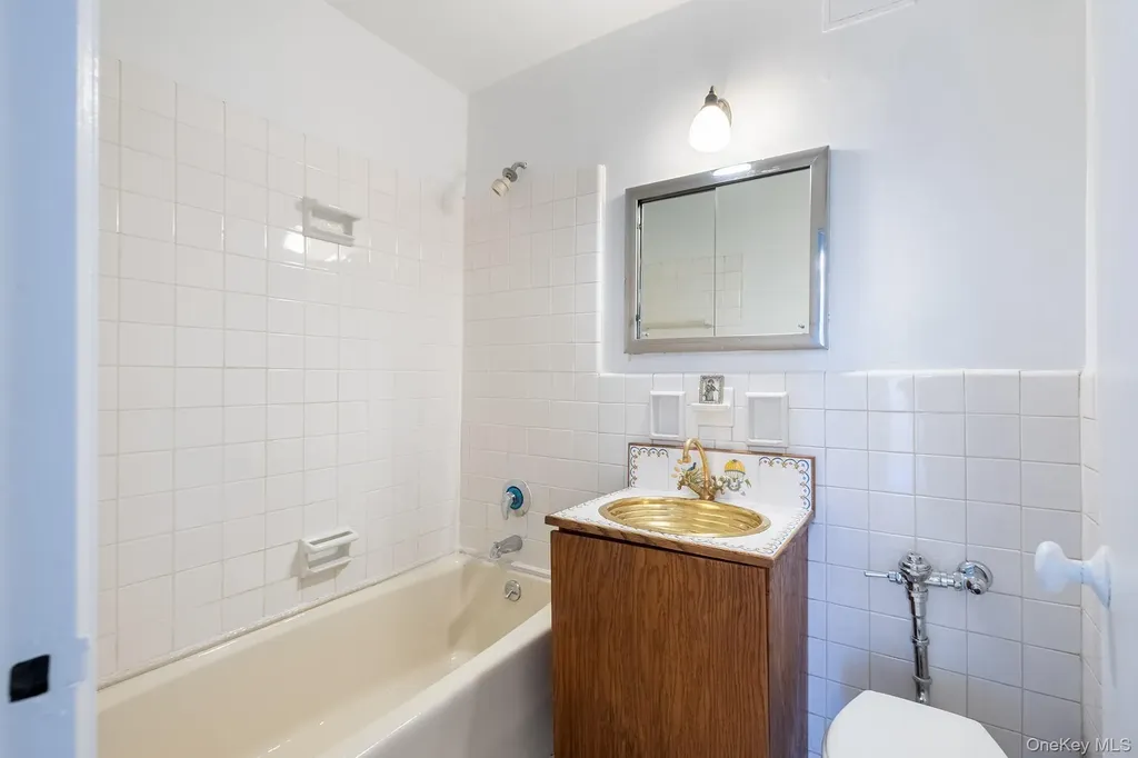 2465 Palisade Avenue Bronx NY 10463