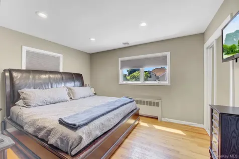 6 Oxford Avenue Massapequa NY 11758