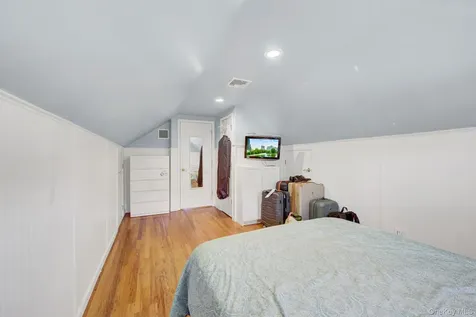 6 Oxford Avenue Massapequa NY 11758