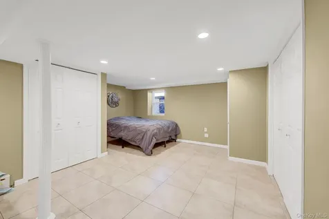 6 Oxford Avenue Massapequa NY 11758