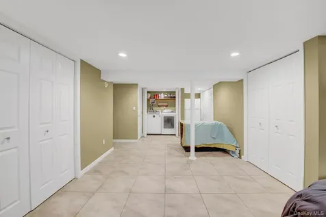 6 Oxford Avenue Massapequa NY 11758