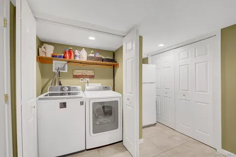 6 Oxford Avenue Massapequa NY 11758