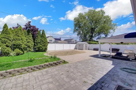 6 Oxford Avenue Massapequa NY 11758