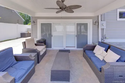 6 Oxford Avenue Massapequa NY 11758