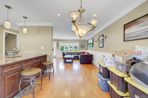6 Oxford Avenue Massapequa NY 11758