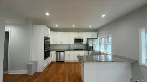 10 Greenwich Avenue Bayville NY 11709