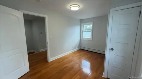 10 Greenwich Avenue Bayville NY 11709