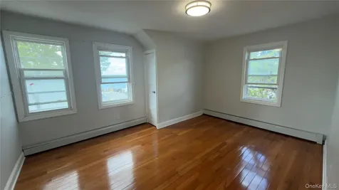10 Greenwich Avenue Bayville NY 11709
