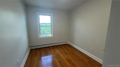 10 Greenwich Avenue Bayville NY 11709