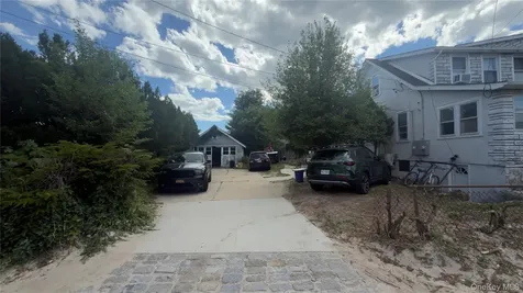 10 Greenwich Avenue Bayville NY 11709