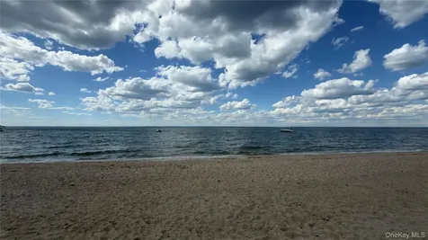 10 Greenwich Avenue Bayville NY 11709