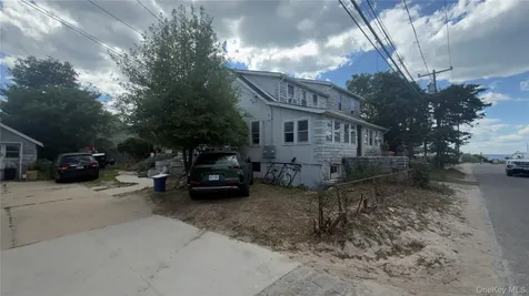 10 Greenwich Avenue Bayville NY 11709