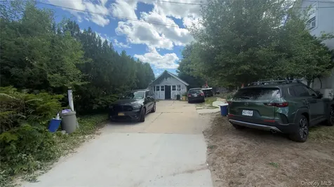 10 Greenwich Avenue Bayville NY 11709
