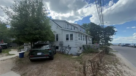 10 Greenwich Avenue Bayville NY 11709