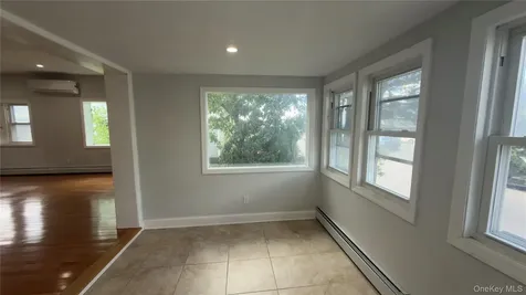 10 Greenwich Avenue Bayville NY 11709