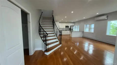 10 Greenwich Avenue Bayville NY 11709