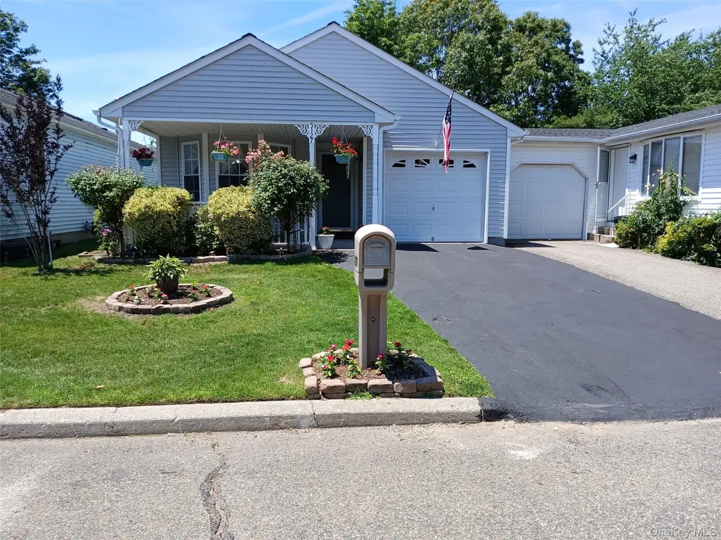 5127 Village Circle E Manorville NY 11949